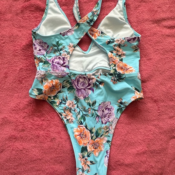 Bathing suit - Picture 2 of 3